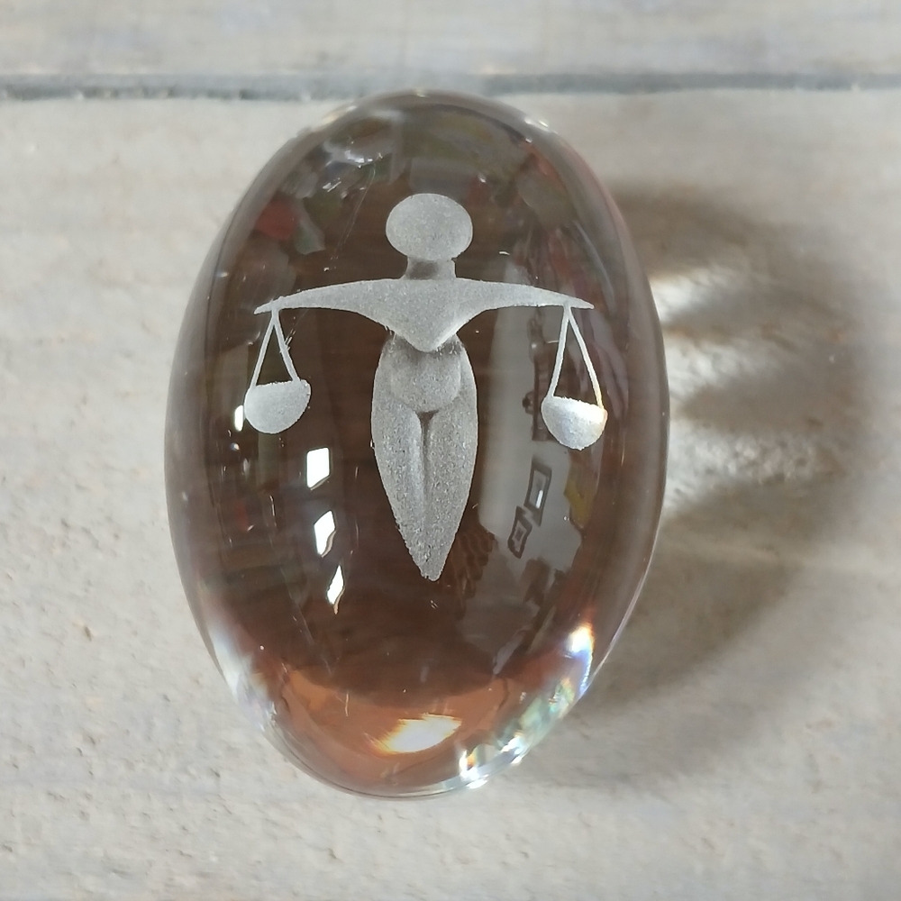 Vintage 70s Clear Glass Crystal Egg Paperweight Zodiac Libra Ekenas Sweden - Picture 2 of 14